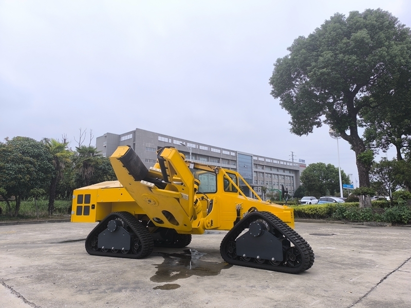 常林公司第二代林果振動(dòng)采收機(jī)下線